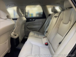 Volvo Ostatní modely XC60 2,0 T6 AWD Plus Dark 5630 2025
