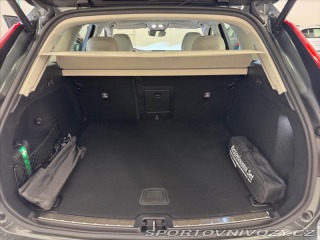 Volvo Ostatní modely XC60 2,0 T6 AWD Plus Dark 5630 2025
