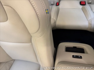 Volvo Ostatní modely XC60 2,0 T6 AWD Plus Dark 5630 2025