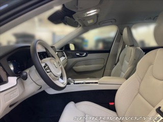 Volvo Ostatní modely XC60 2,0 T6 AWD Plus Dark 5630 2025