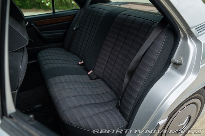 Mercedes-Benz E 190 E 1.8 1991