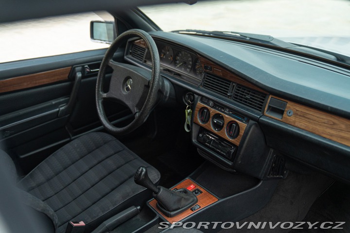 Mercedes-Benz E 190 E 1.8 1991