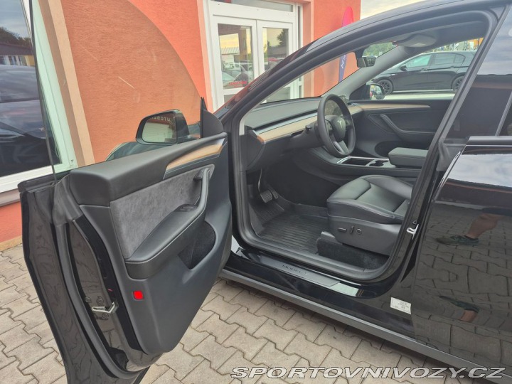 Tesla Model Y Long Range 378 kW 2023