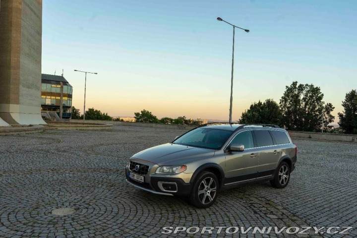 Volvo Ostatní modely XC70 2,4 D5 2013, 4x4 – Výbo 2013