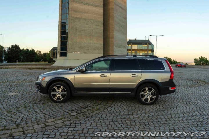 Volvo Ostatní modely XC70 2,4 D5 2013, 4x4 – Výbo 2013