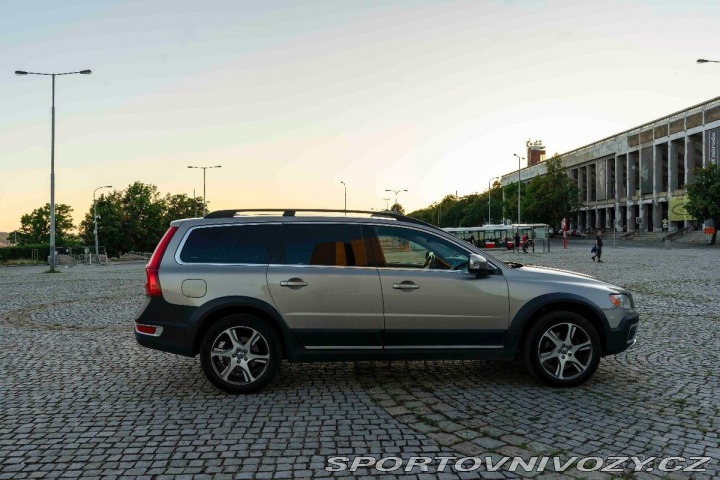 Volvo Ostatní modely XC70 2,4 D5 2013, 4x4 – Výbo 2013