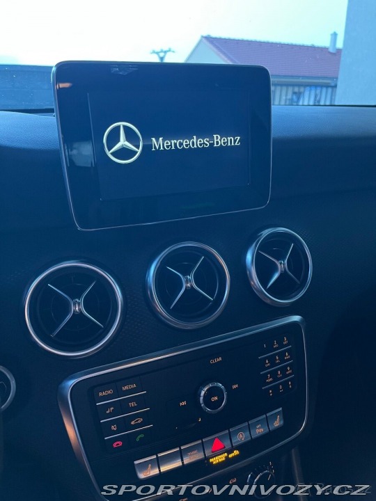 Mercedes-Benz A 180d, automat 2015