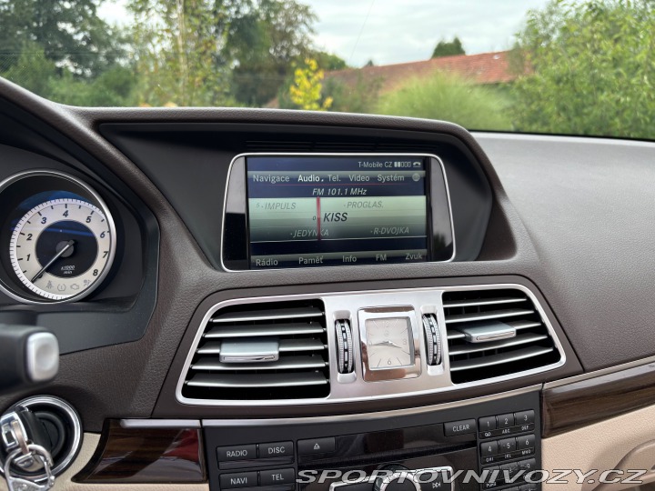 Mercedes-Benz E 207 2015