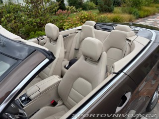 Mercedes-Benz E 207 2015