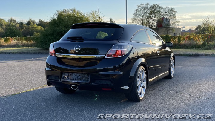 Opel Astra 2.0T GTC OPC 2006