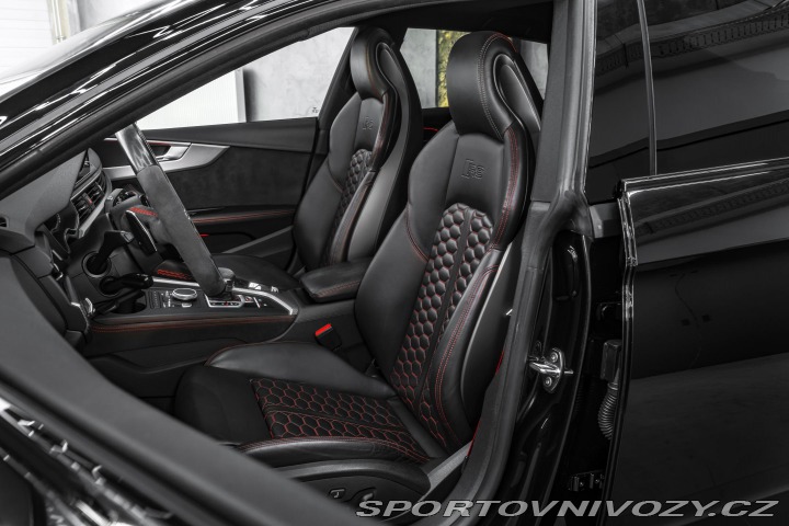 Audi RS5 MASÁŽ/KARBON/ST.OKNO/360 2019