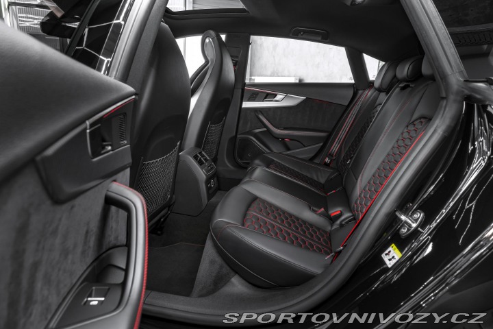 Audi RS5 MASÁŽ/KARBON/ST.OKNO/360 2019