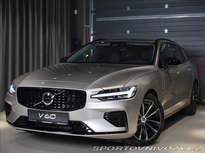 Volvo V60 2,0 T8 Plus Dark 2025