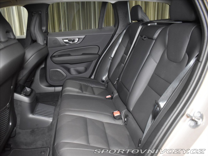 Volvo V60 2,0 T8 Plus Dark 2025