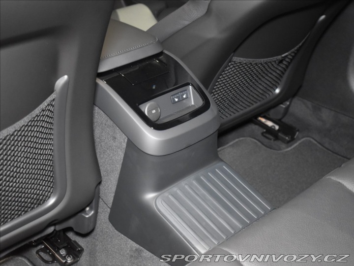Volvo V60 2,0 T8 Plus Dark 2025