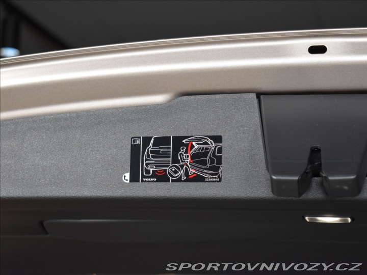 Volvo V60 2,0 T8 Plus Dark 2025