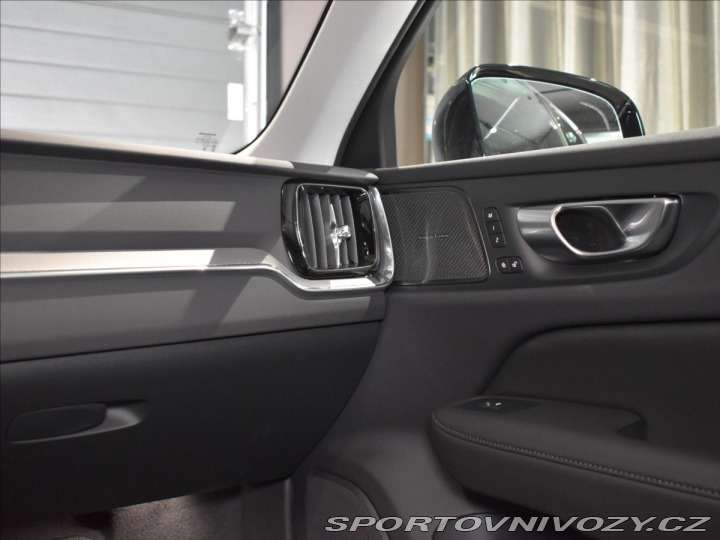 Volvo V60 2,0 T8 Plus Dark 2025