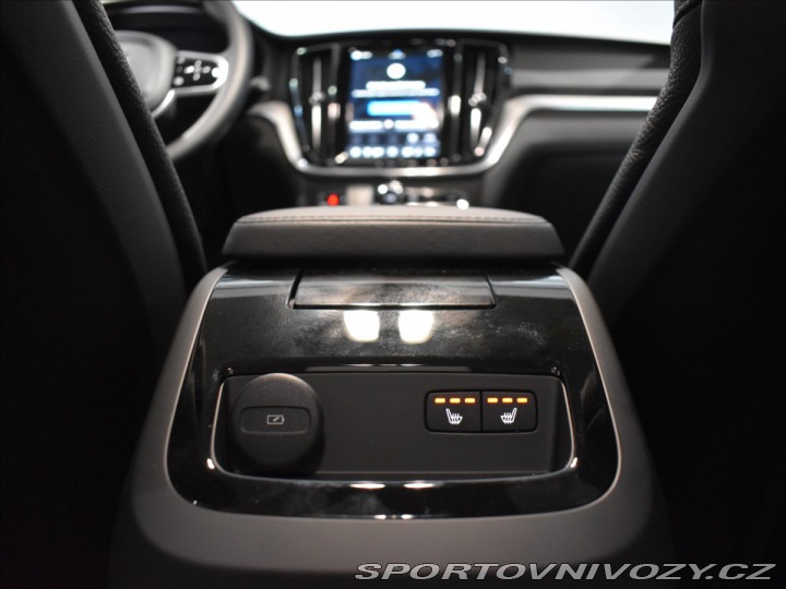 Volvo V60 2,0 T8 Plus Dark 2025