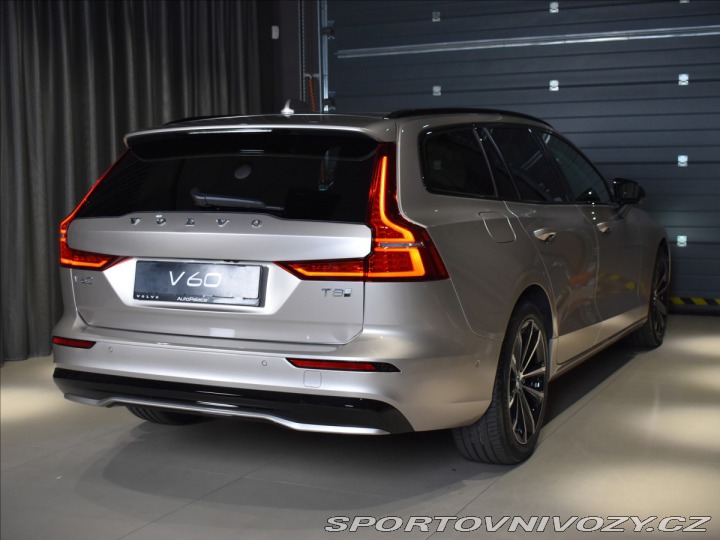 Volvo V60 2,0 T8 Plus Dark 2025