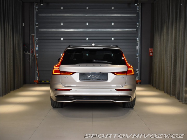 Volvo V60 2,0 T8 Plus Dark 2025