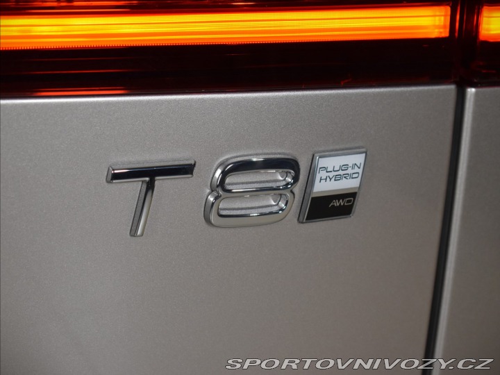 Volvo V60 2,0 T8 Plus Dark 2025