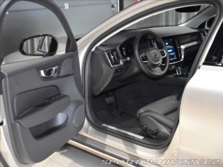 Volvo V60 2,0 T8  Plus Dark 2025