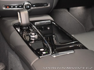 Volvo V60 2,0 T8  Plus Dark 2025