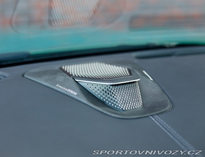 Aston Martin DB12 4.0 V8, Iridiscent Emera 2023