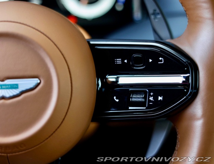 Aston Martin DB12 4.0 V8, Iridiscent Emera 2023