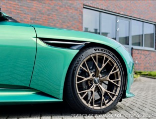 Aston Martin DB12 4.0 V8, Iridiscent Emera 2023