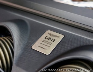 Aston Martin DB12 4.0 V8, Iridiscent Emera 2023