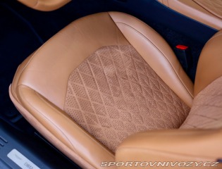 Aston Martin DB12 4.0 V8, Iridiscent Emera 2023