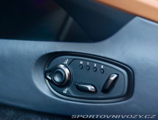 Aston Martin DB12 4.0 V8, Iridiscent Emera 2023