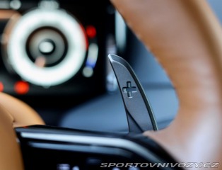 Aston Martin DB12 4.0 V8, Iridiscent Emera 2023