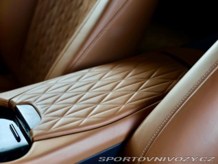 Aston Martin DB12 4.0 V8, Iridiscent Emera 2023