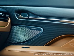 Aston Martin DB12 4.0 V8, Iridiscent Emera 2023