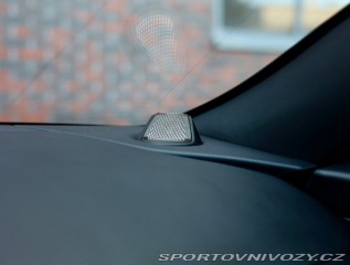 Aston Martin DB12 4.0 V8, Iridiscent Emera 2023