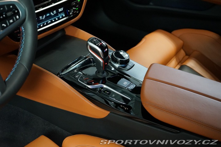 BMW M5 COMPETITION*xDRIVE*MASÁŽ* 2019