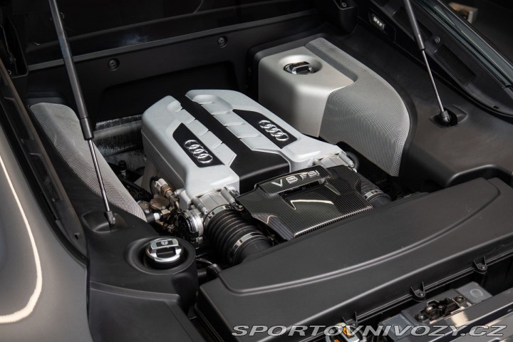 Audi R8 Manuál/V8 FSI 2011