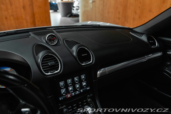 Porsche Boxster 718, CHRONO, PASM, VÝFUKY 1800