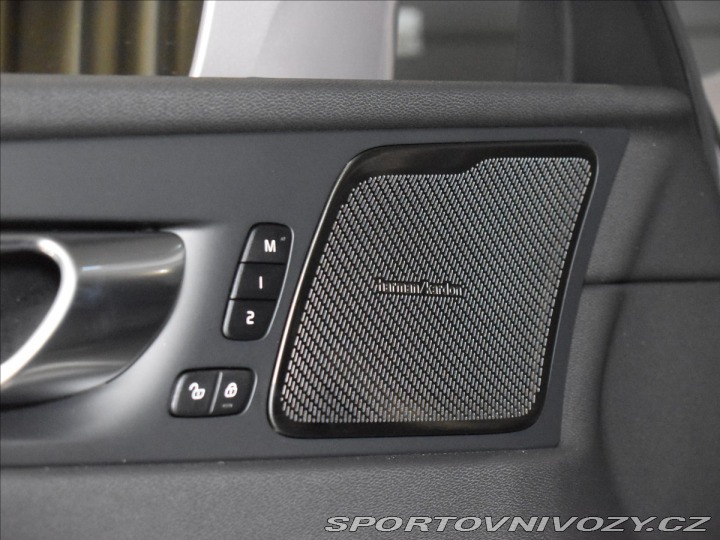 Volvo Ostatní modely XC60 2,0 T6 Plus Bright 2025