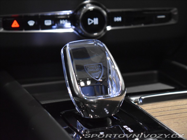 Volvo Ostatní modely XC60 2,0 T6 Plus Bright 2025