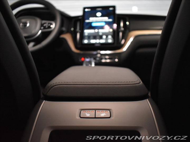 Volvo Ostatní modely XC60 2,0 T6 Plus Bright 2025