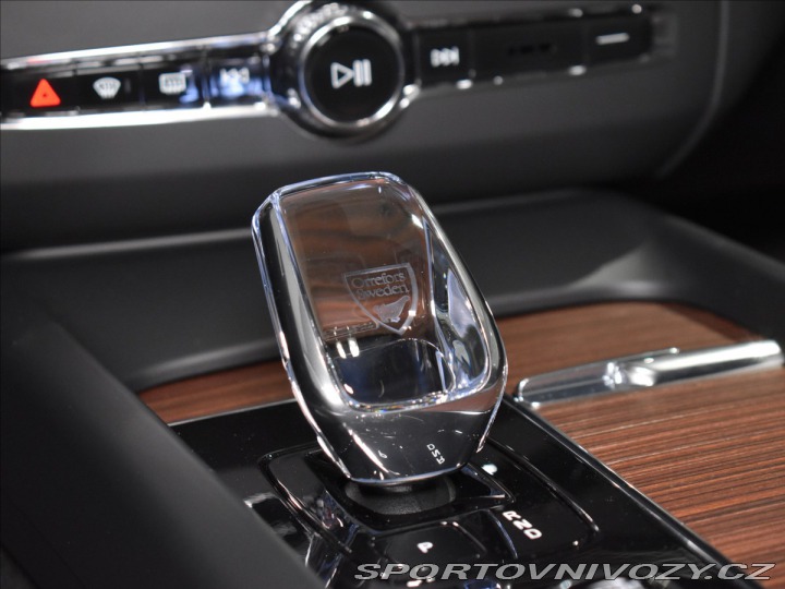 Volvo Ostatní modely XC60 2,0 T6 Ultimate Dark 2024