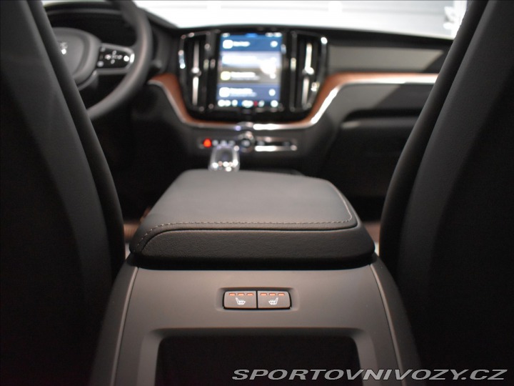 Volvo Ostatní modely XC60 2,0 T6 Ultimate Dark 2024