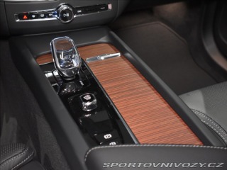 Volvo Ostatní modely XC60 2,0 T6  Ultimate Dark 2024