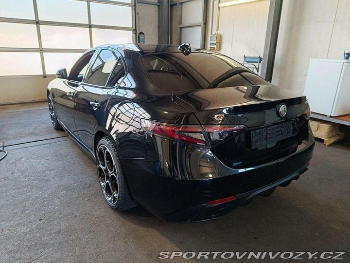 Alfa Romeo Giulia 2.0 Turbo 16V 206kW AT8-Q 2024