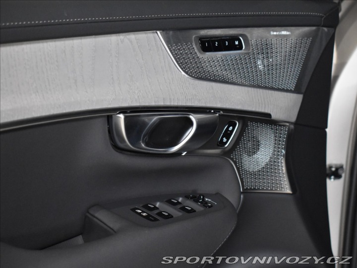 Volvo Ostatní modely XC90 2,0 T8 Ultra Dark 2025