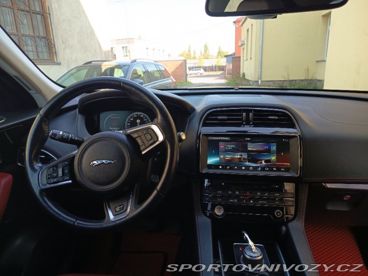 Jaguar F-Pace 3,0D R-Sport AWD 4X4 ČR 2016
