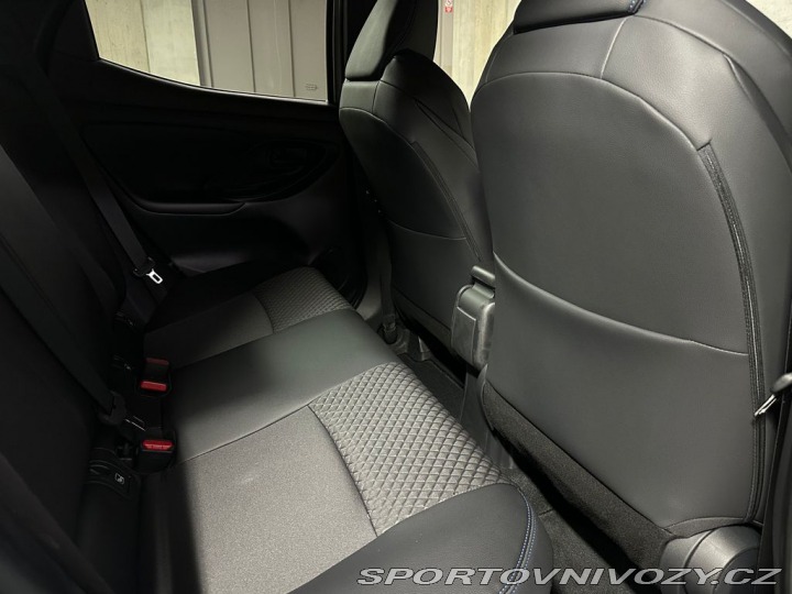 Toyota Yaris Premiere Edition 1.5 Hybr 1800